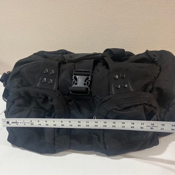 Oakley Vintage Software Duffle Bag Black/Titanium - Picture 8 of 14